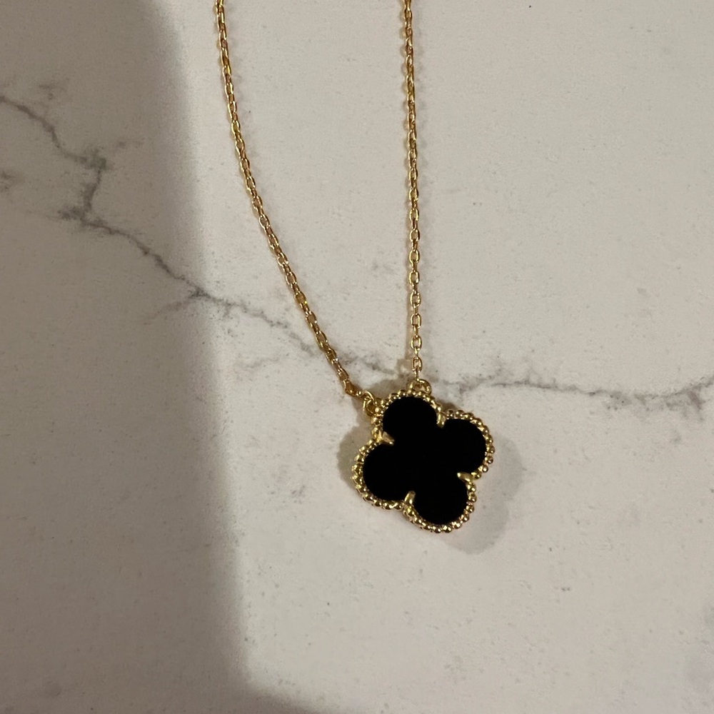 Alhambra Clover Necklace. Black - similar to VCA